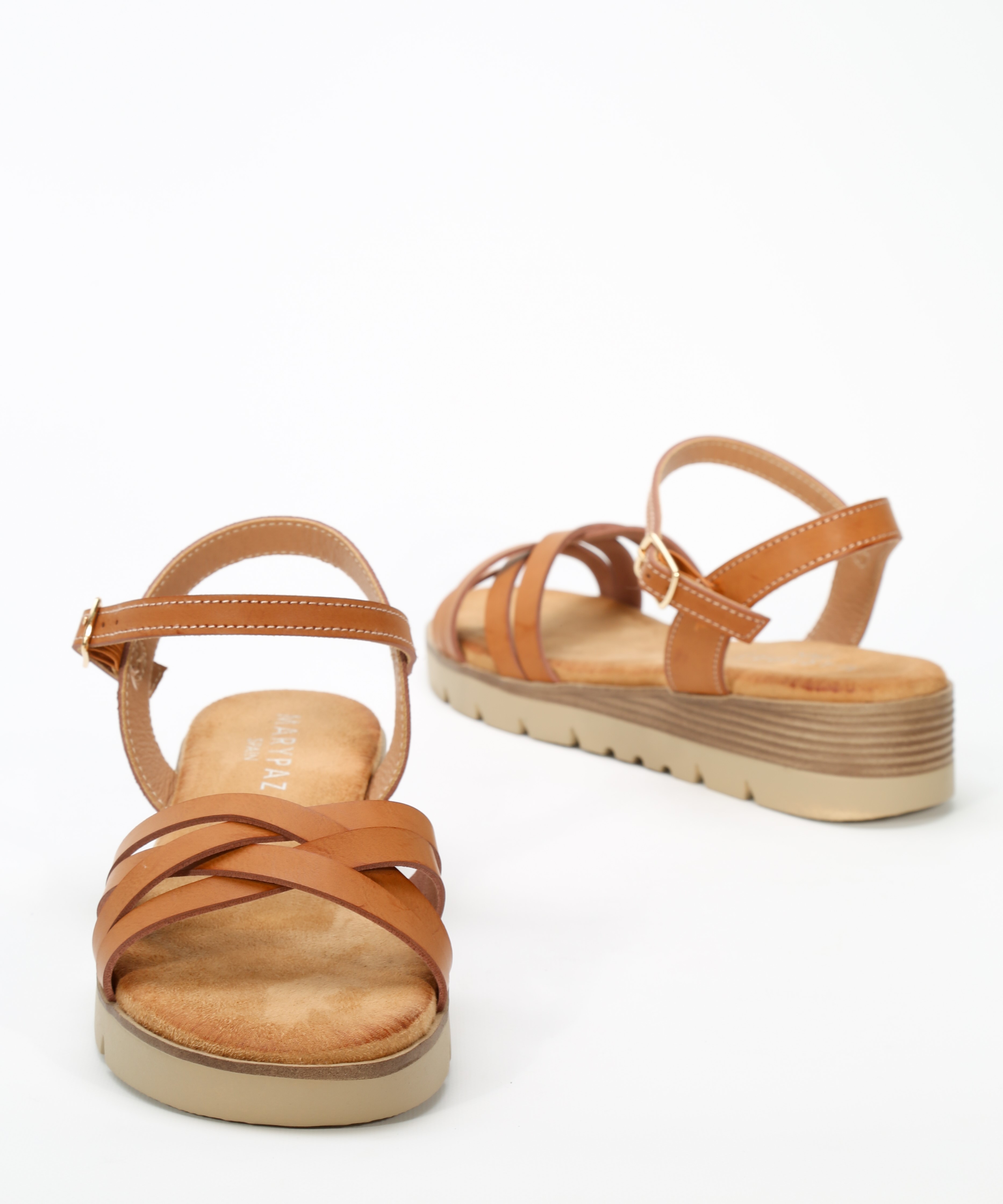 Sand&aacute;lia rasa com tiras entrela&ccedil;adas image number null